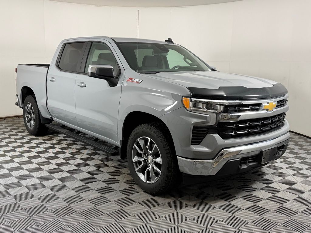 2024 Chevrolet Silverado 1500 LT's photo