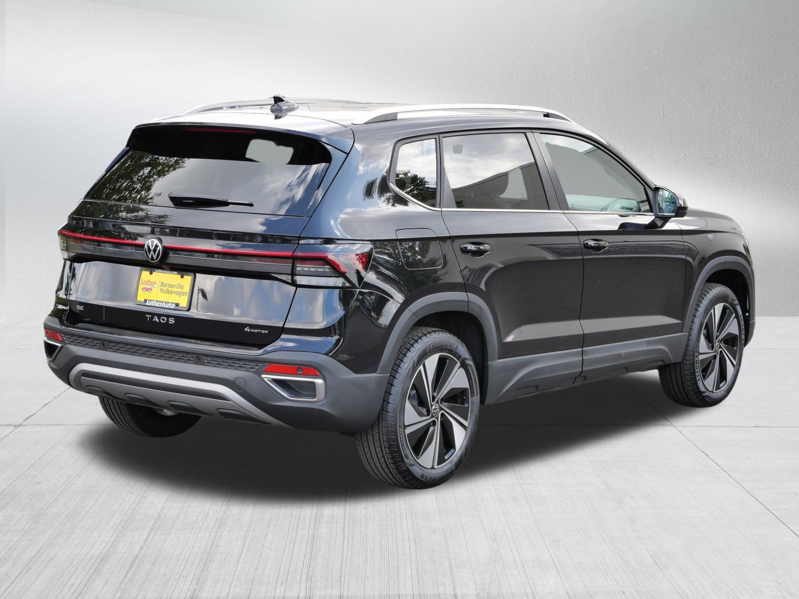 2025 Volkswagen Taos SE photo 5