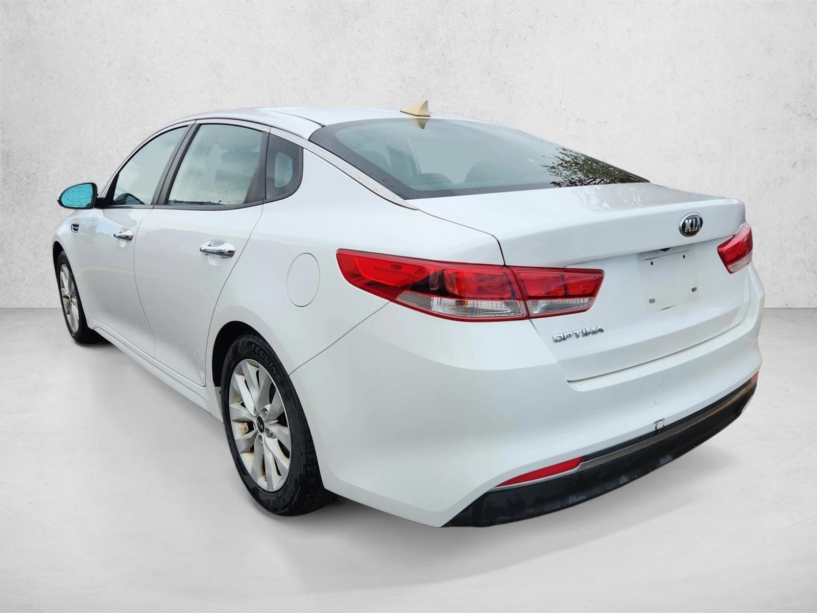 2016 Kia Optima LX photo 3