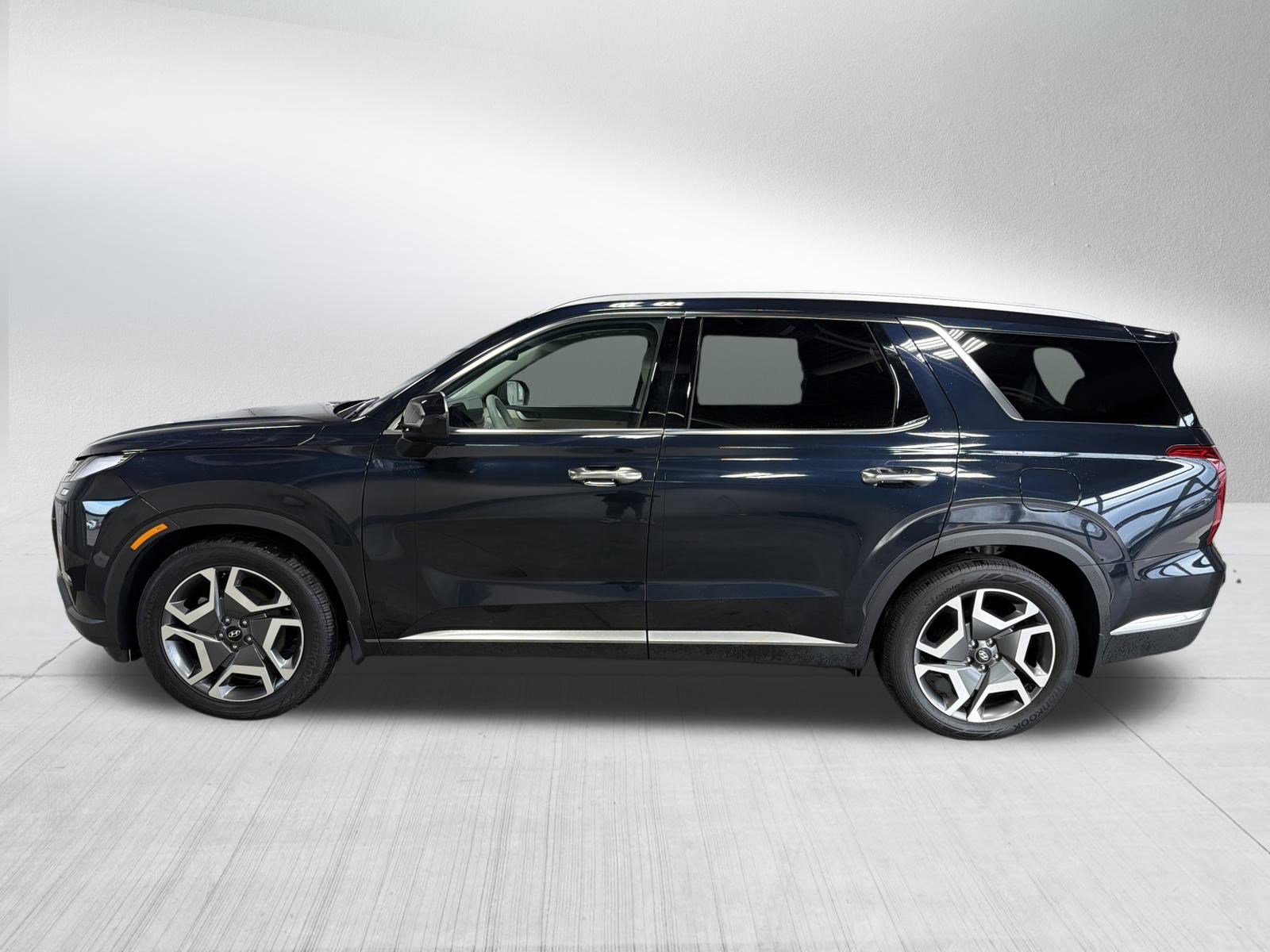 2024 Hyundai Palisade Limited photo 3