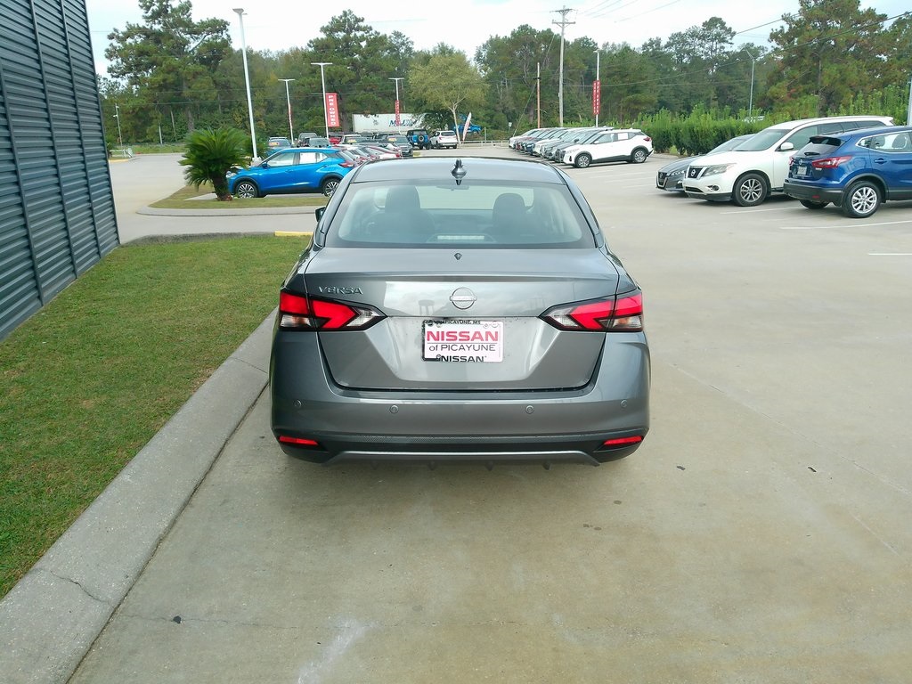 2025 Nissan Versa SV photo 4