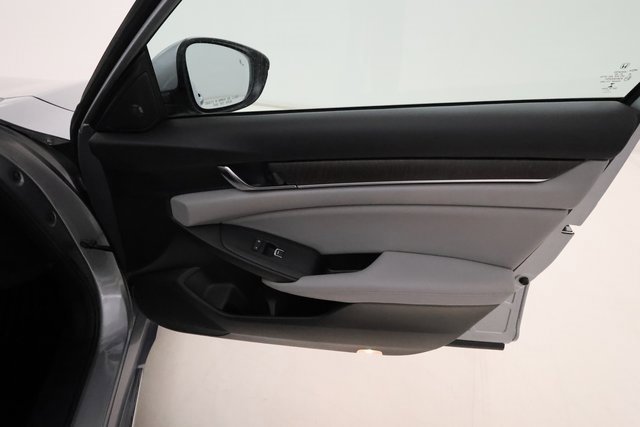 2018 Honda Accord Touring 2.0T photo 22