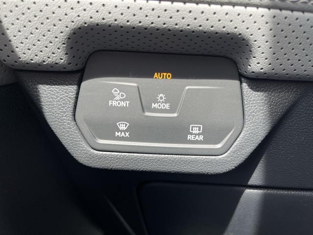 2025 Volkswagen Atlas Peak Edition SE photo 9