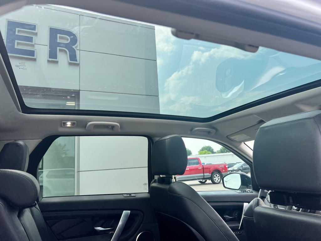 2020 Land Rover Discovery Sport S photo 31