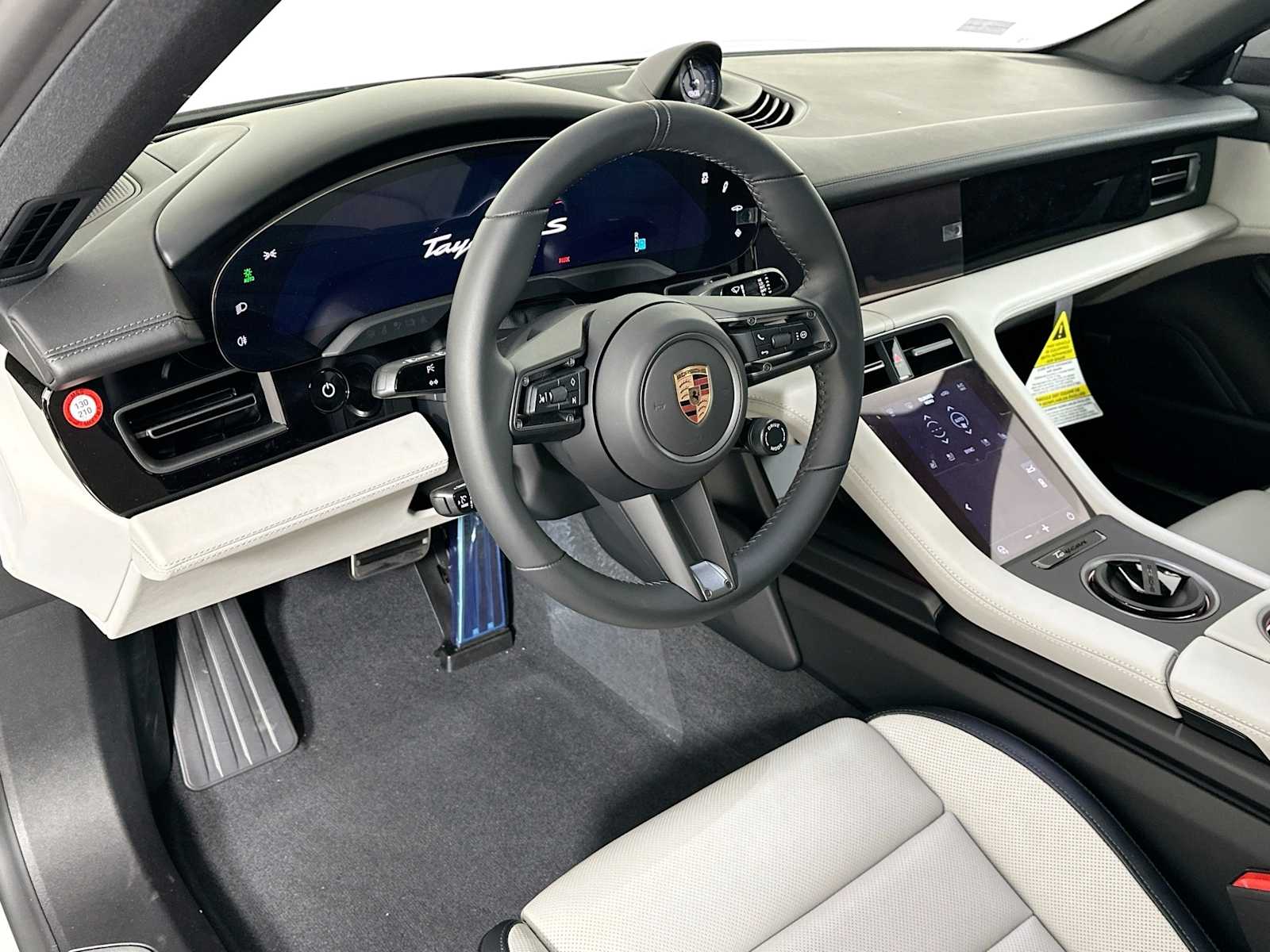 2025 Porsche Taycan 4S photo 4