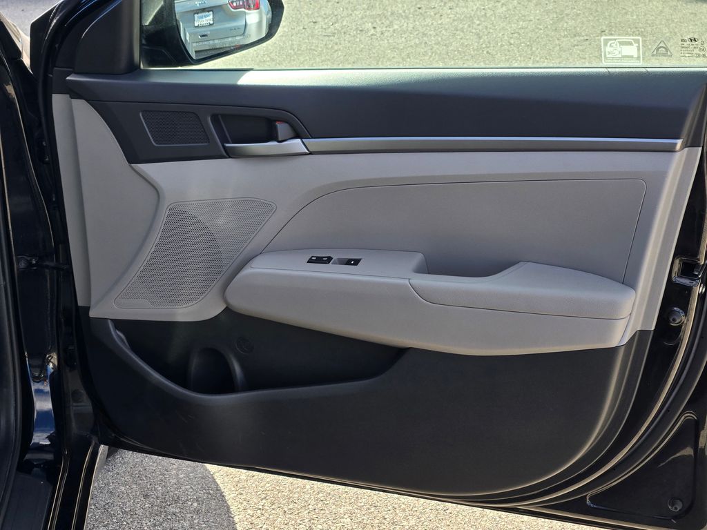 2017 Hyundai Elantra SE photo 4