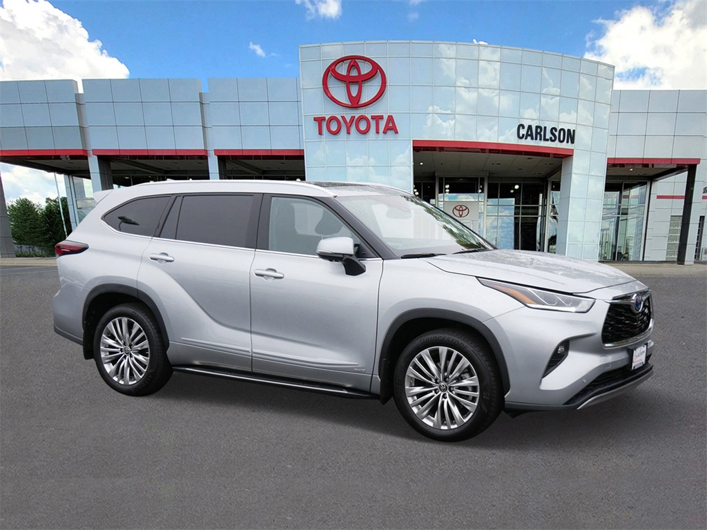 Used 2024 Toyota Highlander Platinum with VIN 5TDEBRCH2RS606609 for sale in Minneapolis, Minnesota
