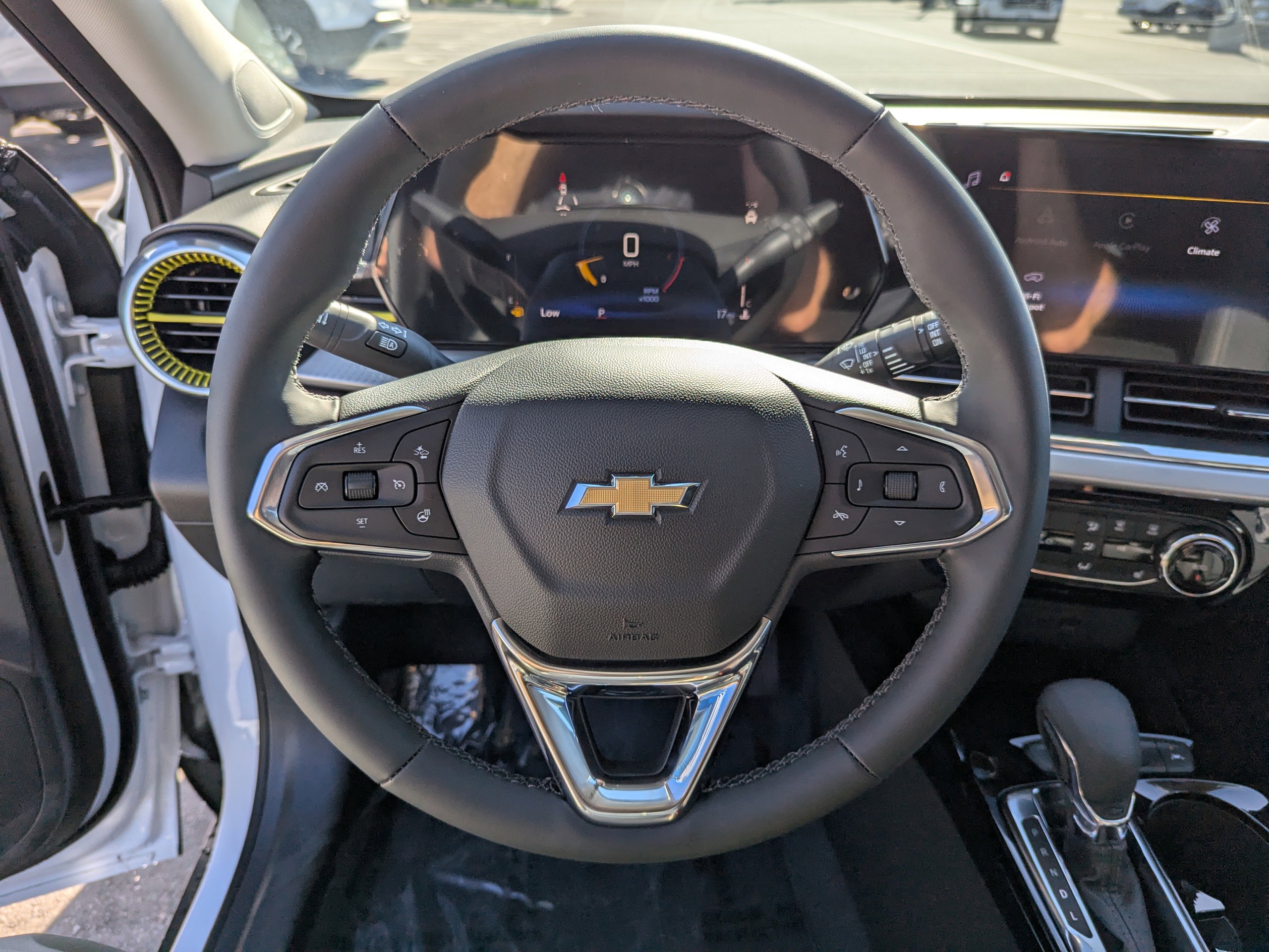 2025 Chevrolet Trax LT photo 11