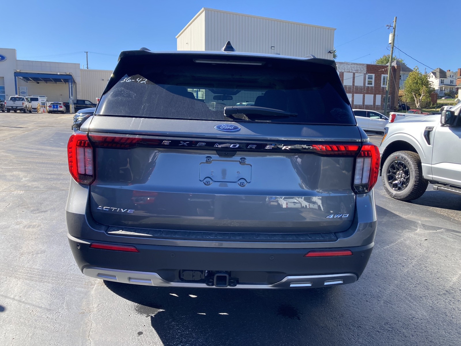 2025 Ford Explorer photo 4