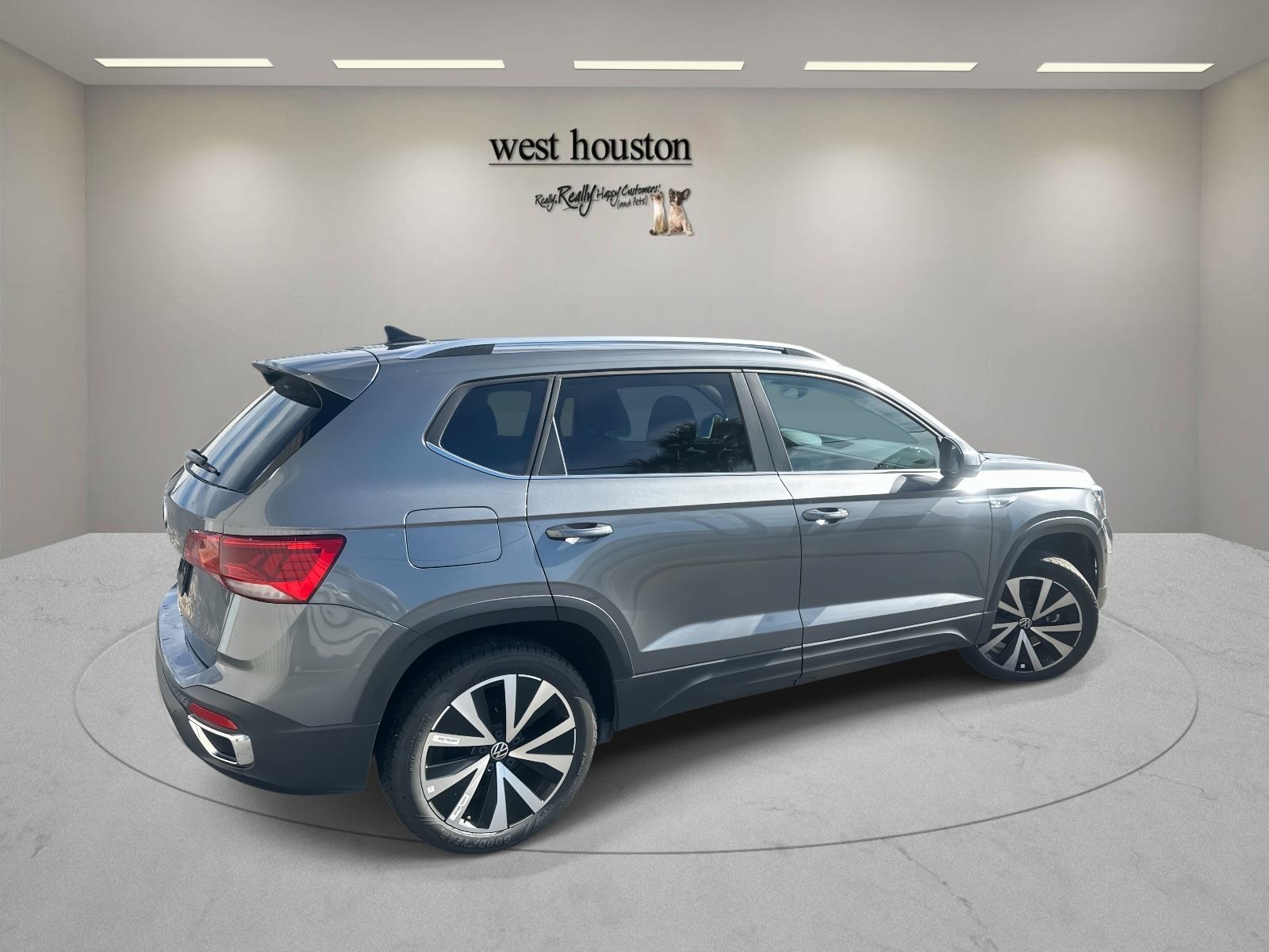 2024 Volkswagen Taos SE photo 3
