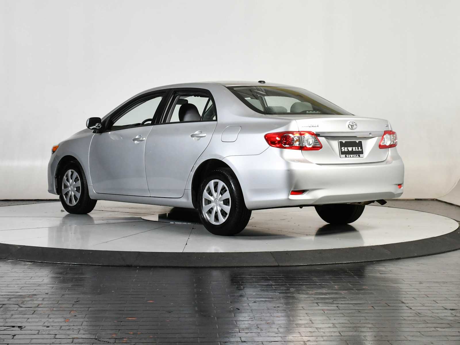 2011 Toyota Corolla LE photo 3
