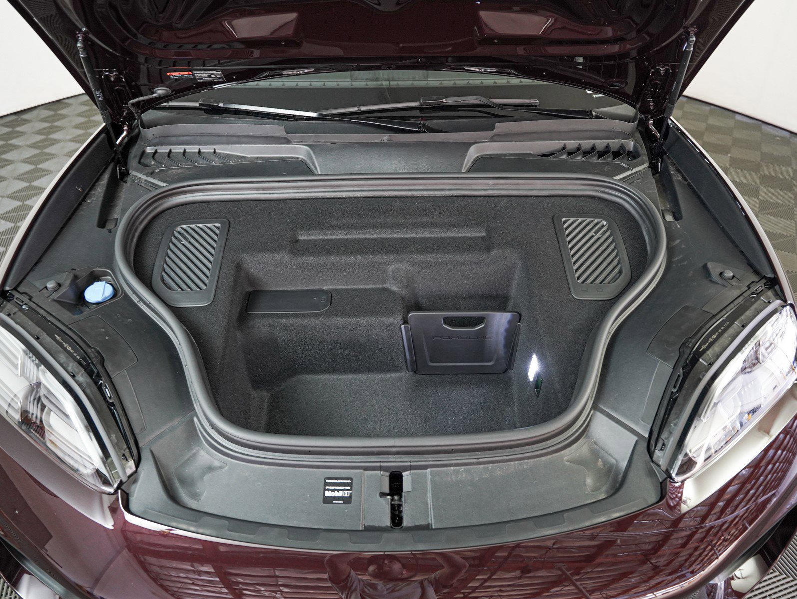 2025 Porsche Macan Electric photo 10