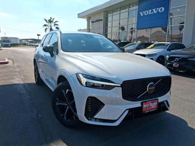 2026 Volvo XC60 Core's photo