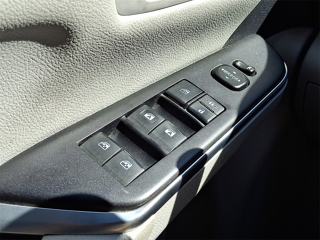 2016 Toyota Camry LE photo 21