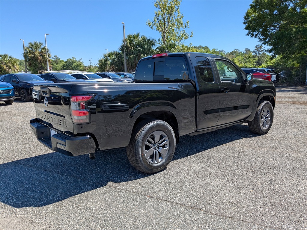 2025 Nissan Frontier King Cab SV photo 4