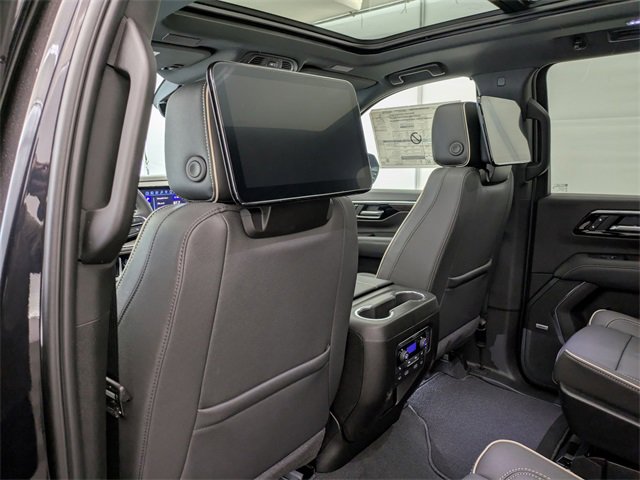 2025 Chevrolet Suburban Premier photo 18