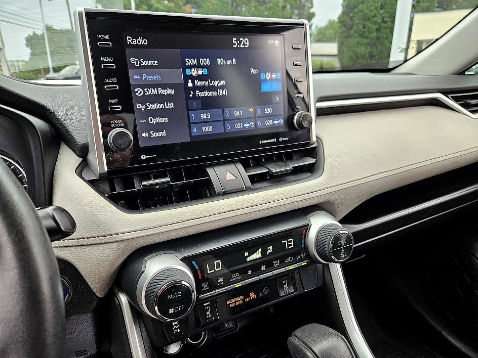2022 Toyota RAV4 Hybrid XLE photo 16