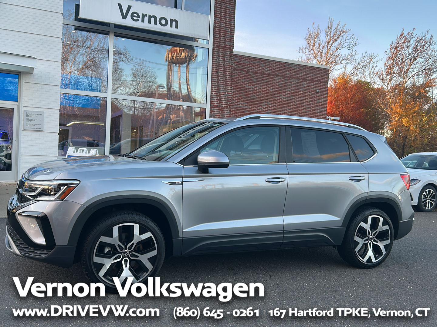 2023 Volkswagen Taos SEL's photo