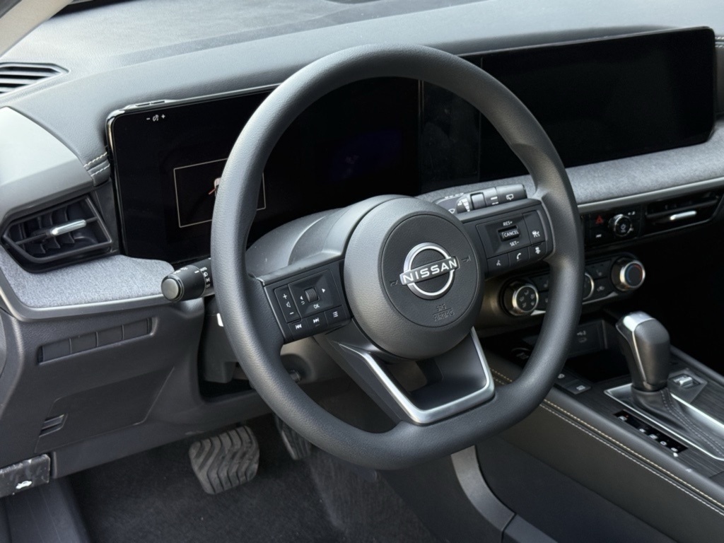 2025 Nissan Kicks SV photo 17