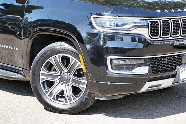 2023 Jeep Wagoneer L Series II photo 3