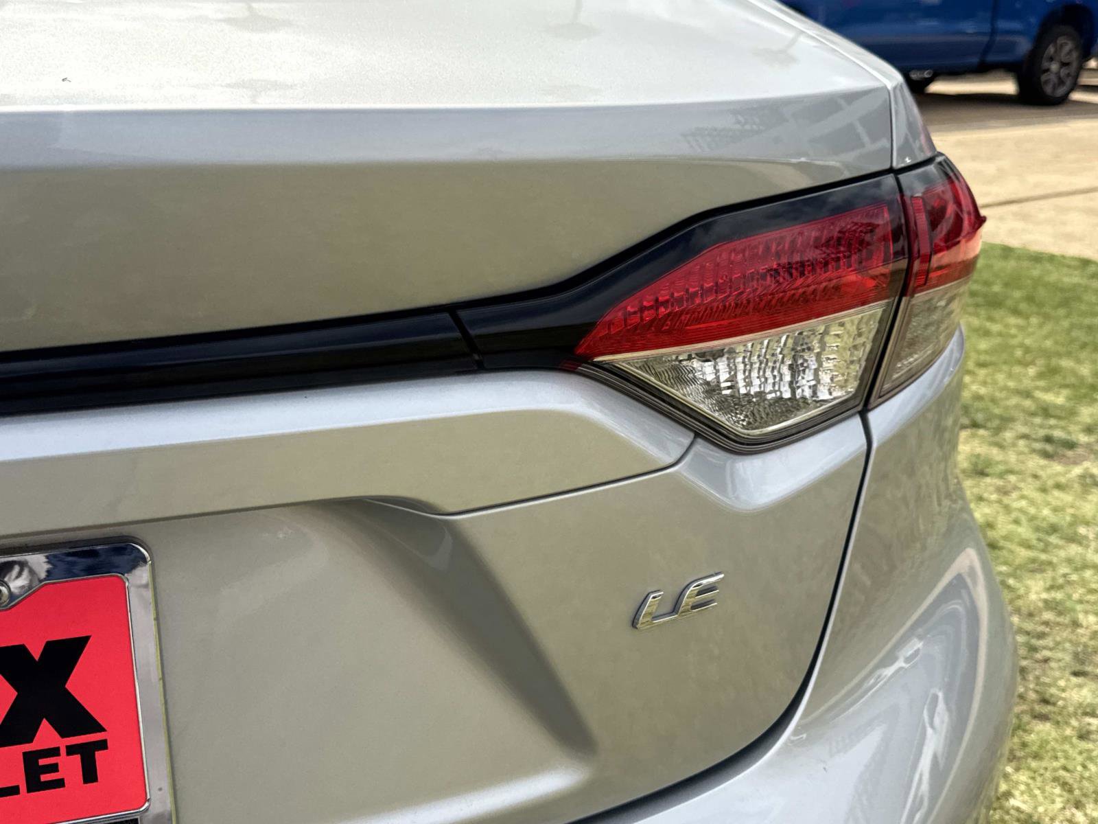 2020 Toyota Corolla LE photo 7