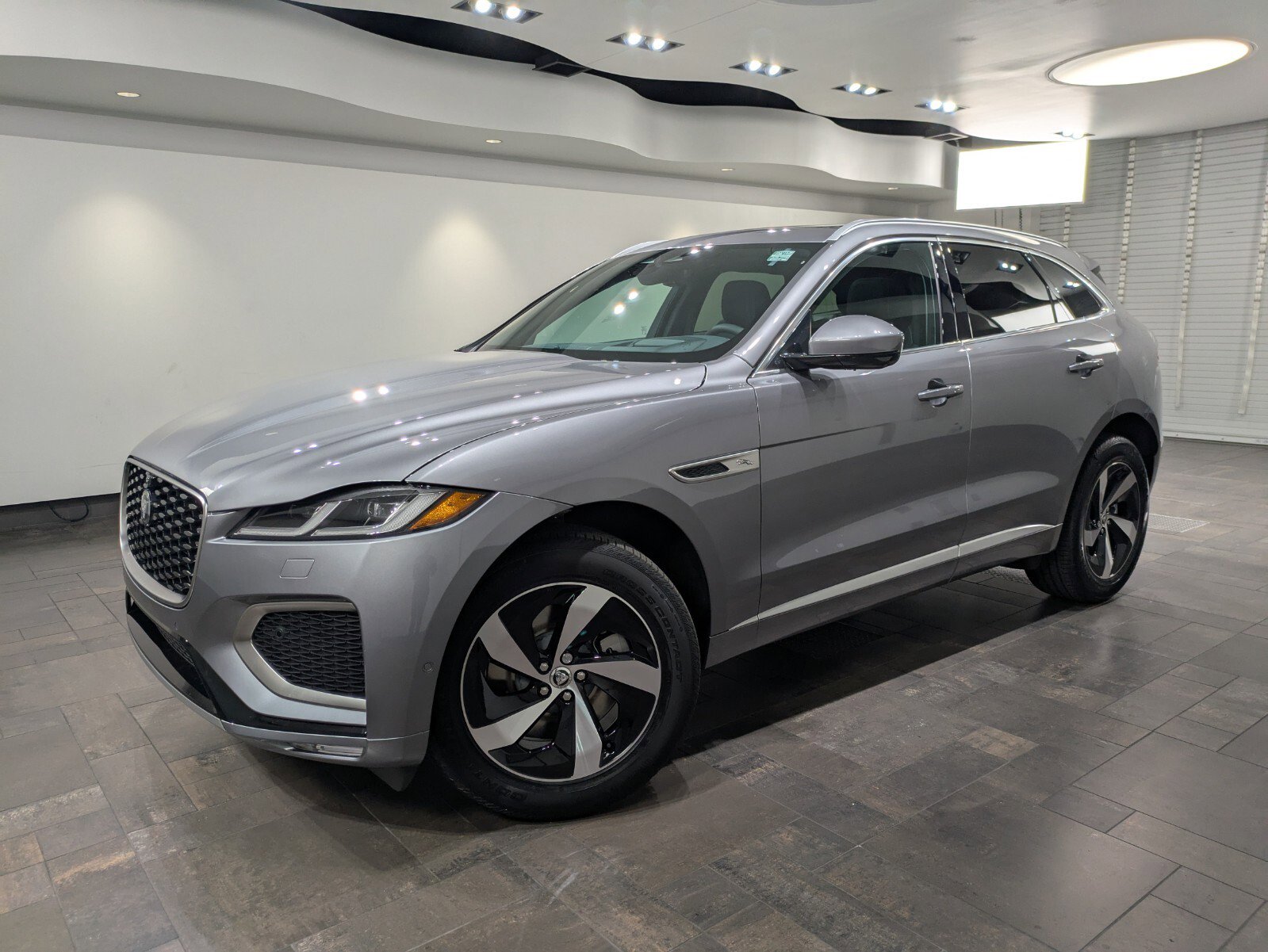 2026 Jaguar F-Pace R-Dynamic S's photo
