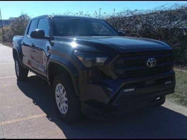 2024 Toyota Tacoma SR5's photo