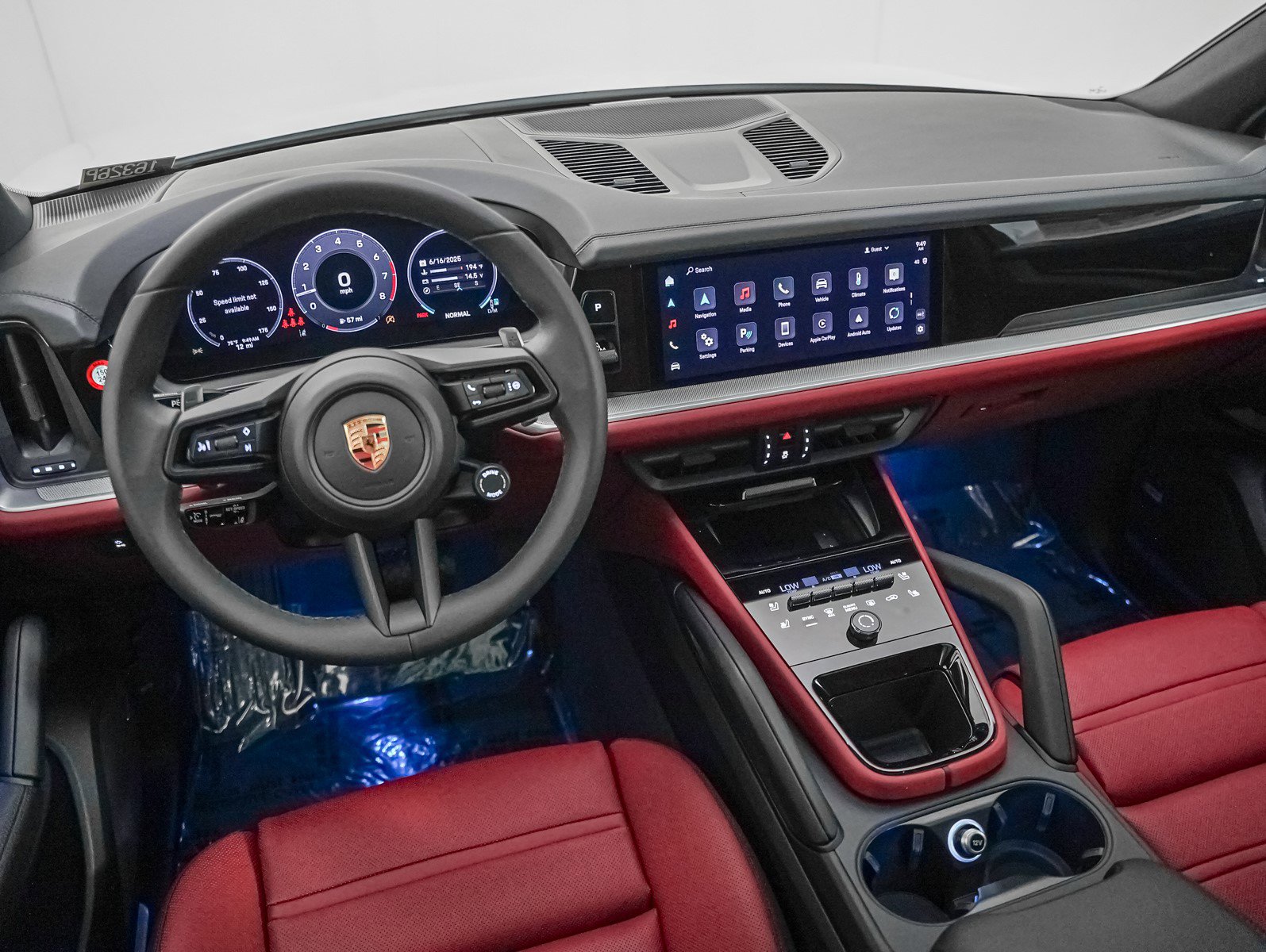 2025 Porsche Cayenne photo 19