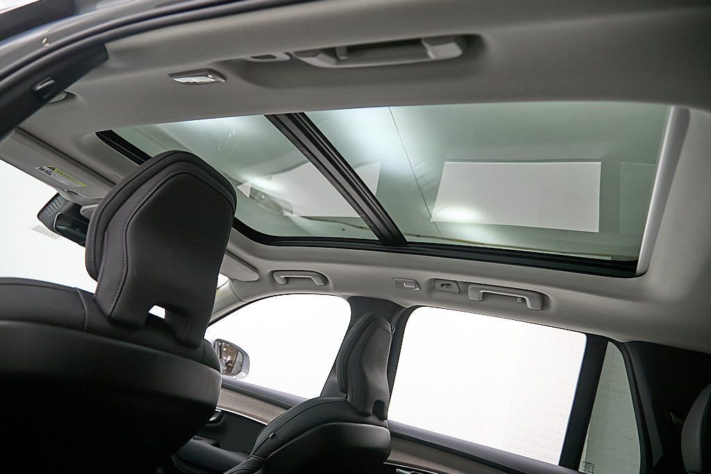 2026 VOLVO XC90 - Image 23