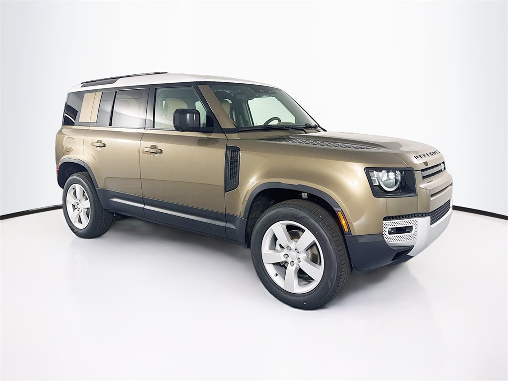 2025 Land Rover Defender 110 S photo 3
