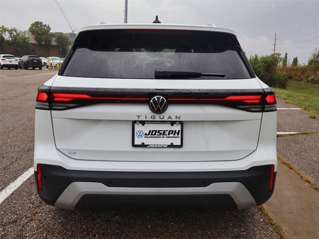 2025 Volkswagen Tiguan SE photo 4
