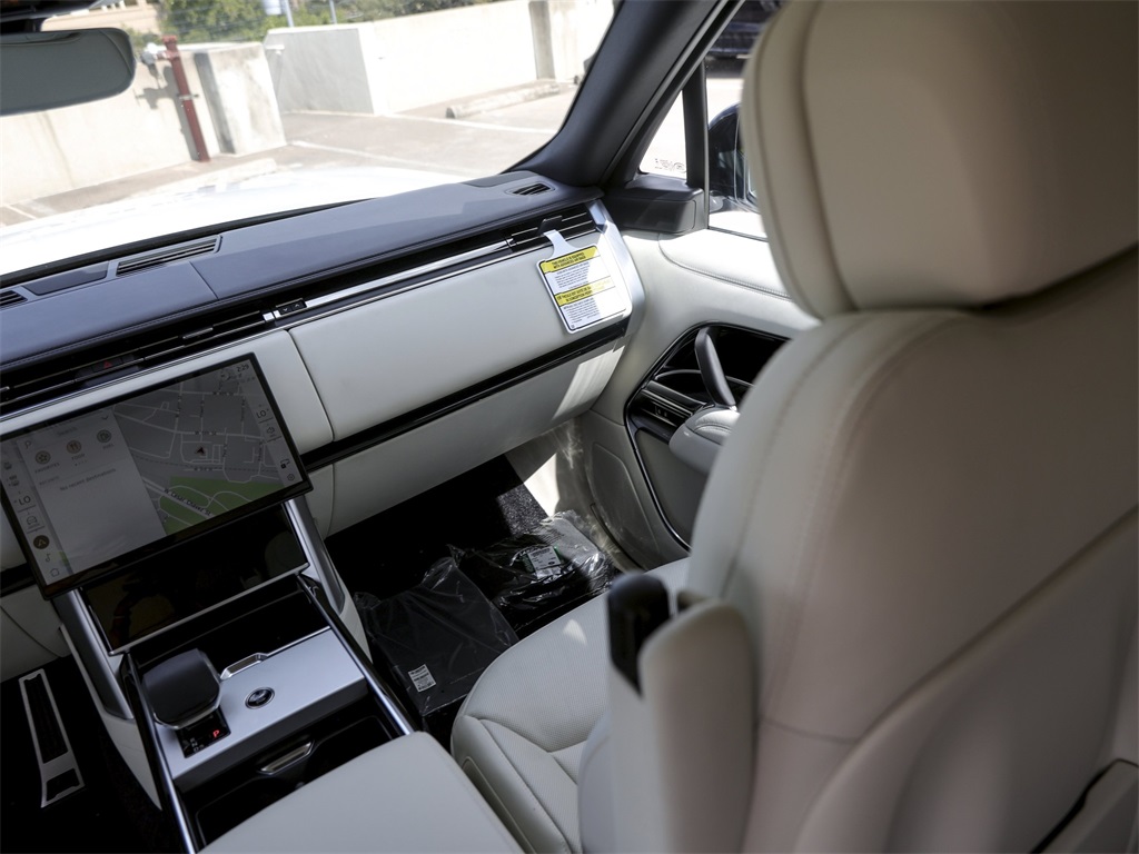 2025 Land Rover Range Rover SE photo 25