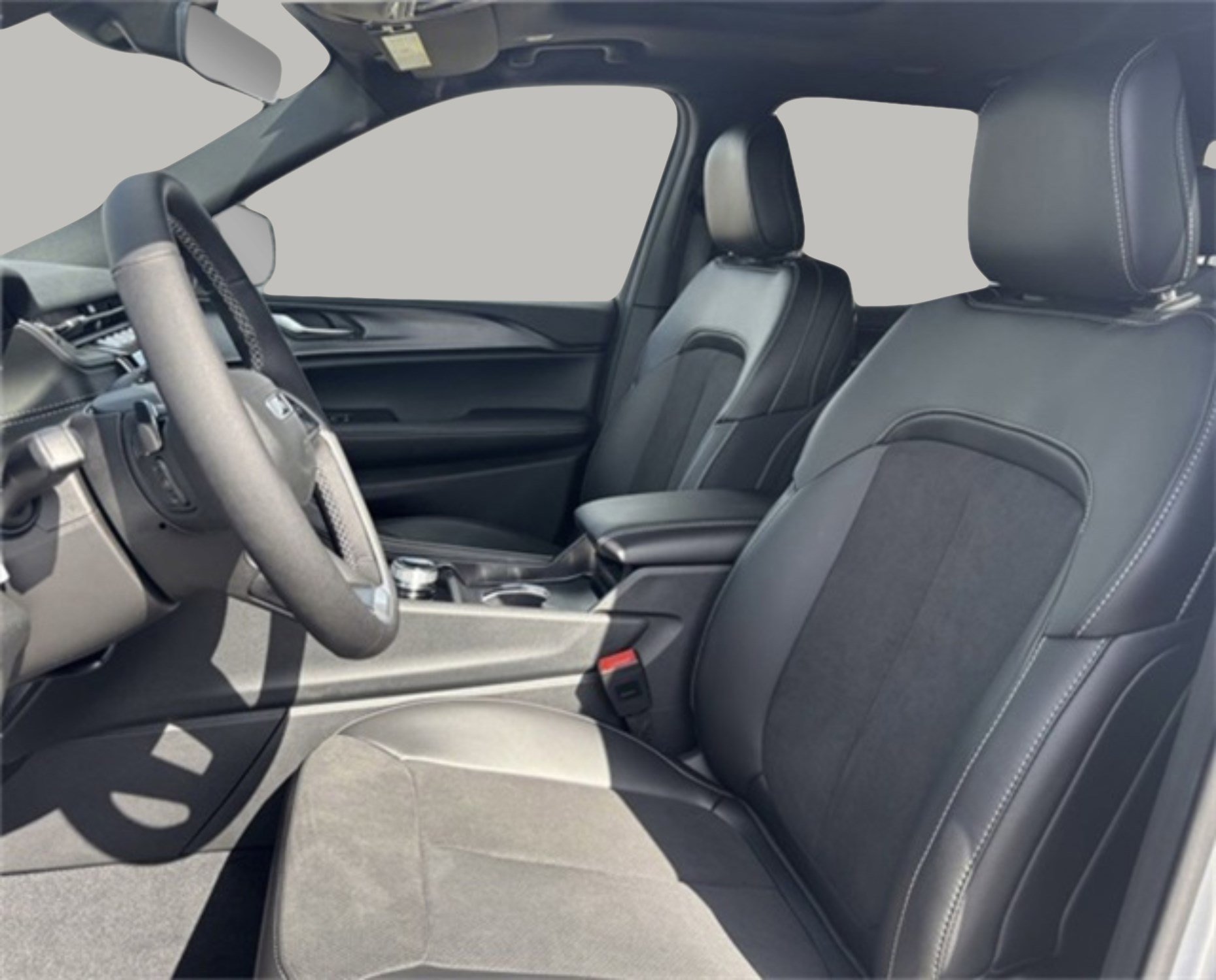2025 Jeep Grand Cherokee Altitude photo 15