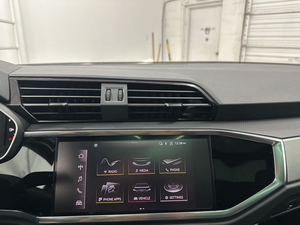 2022 Audi Q3 Premium photo 4