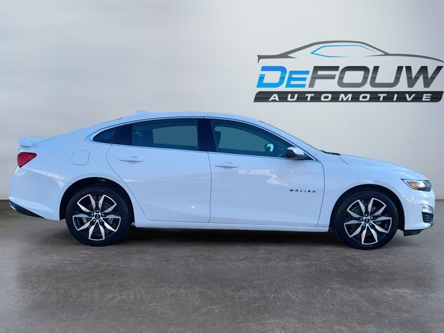 2025 Chevrolet Malibu RS photo 2