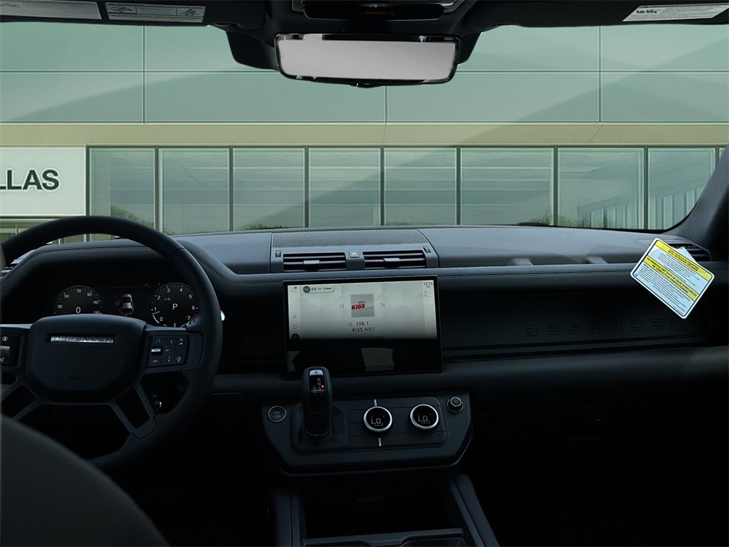 2025 Land Rover Defender 110 X-Dynamic SE photo 4