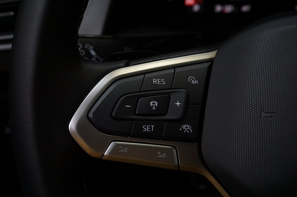 2025 Volkswagen Atlas Cross Sport SE Technology photo 19