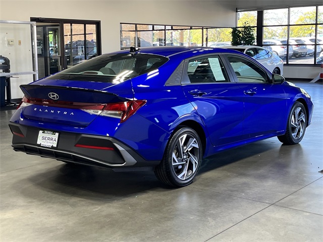 2025 Hyundai Elantra SEL Sport photo 4