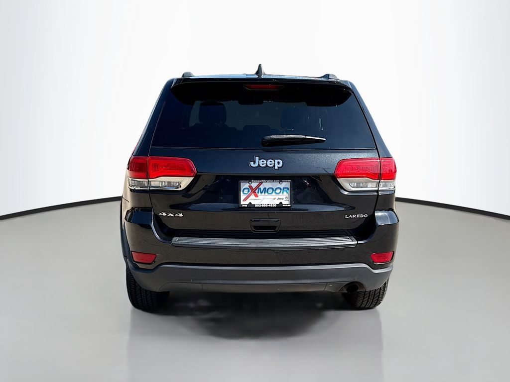 2016 Jeep Grand Cherokee Laredo photo 3