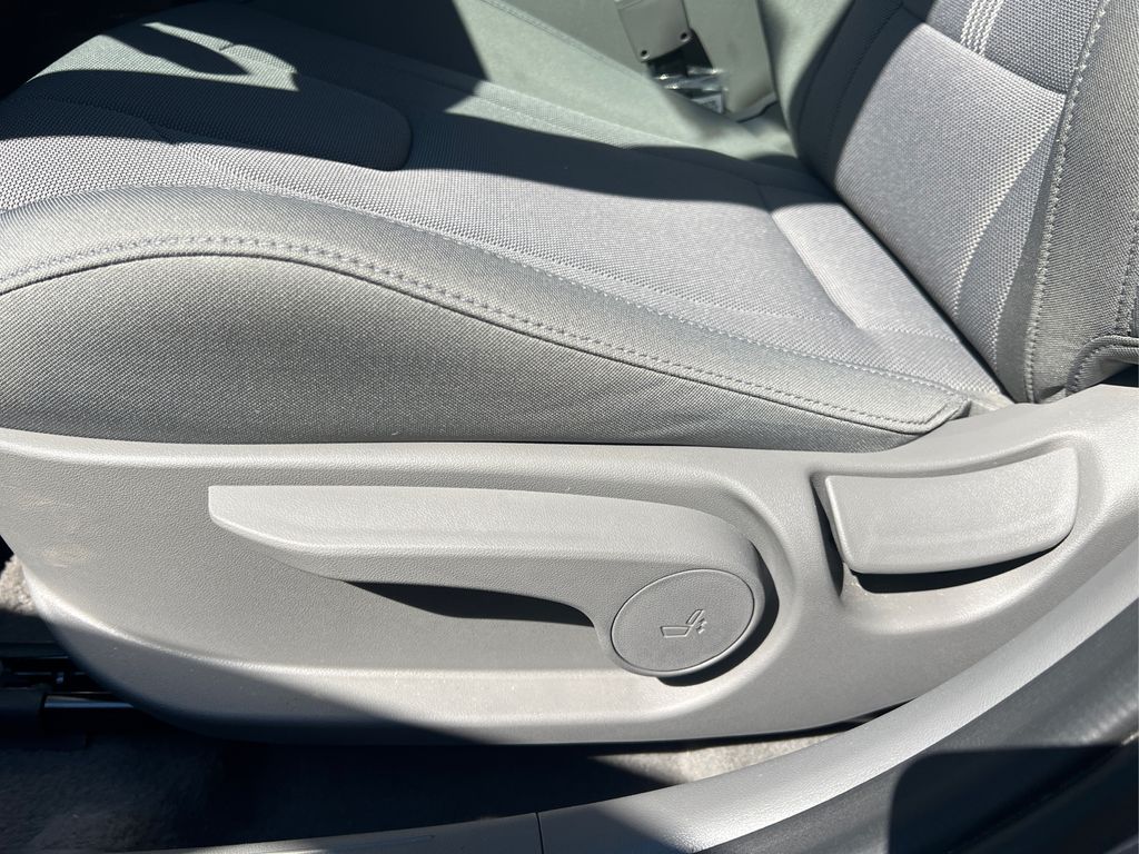 2025 Hyundai Elantra SE photo 14