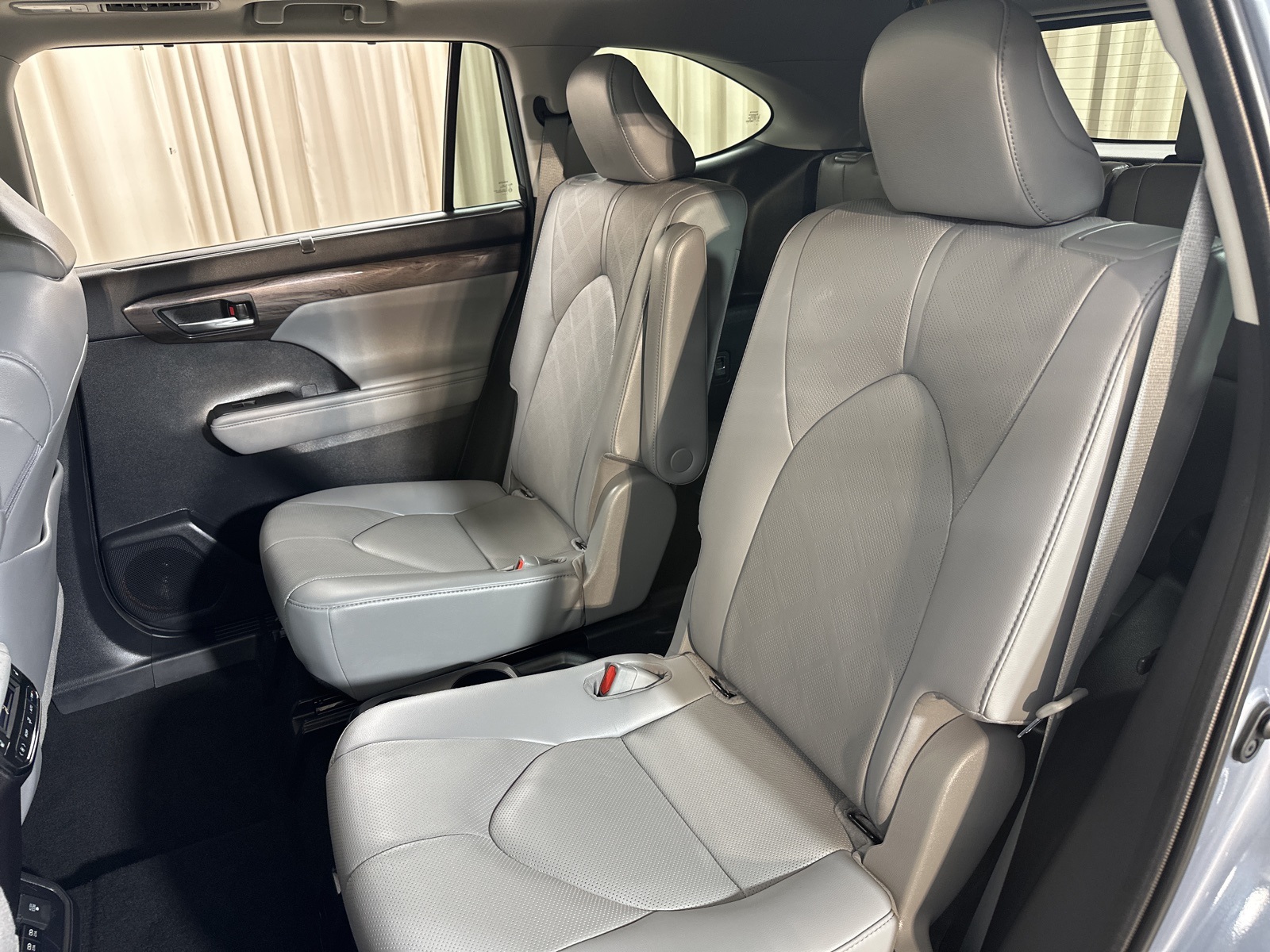 2021 Toyota Highlander Platinum photo 15