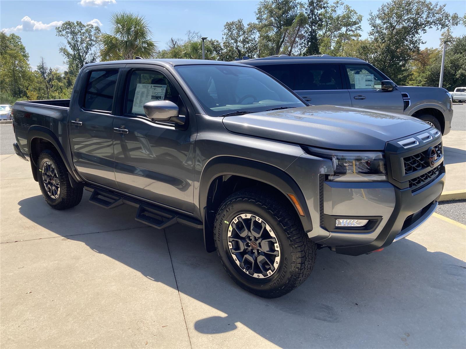 2026 Nissan Frontier Crew Cab PRO-4X photo 2