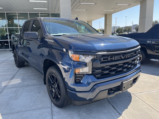 2023 Chevrolet Silverado 1500 Custom photo 2