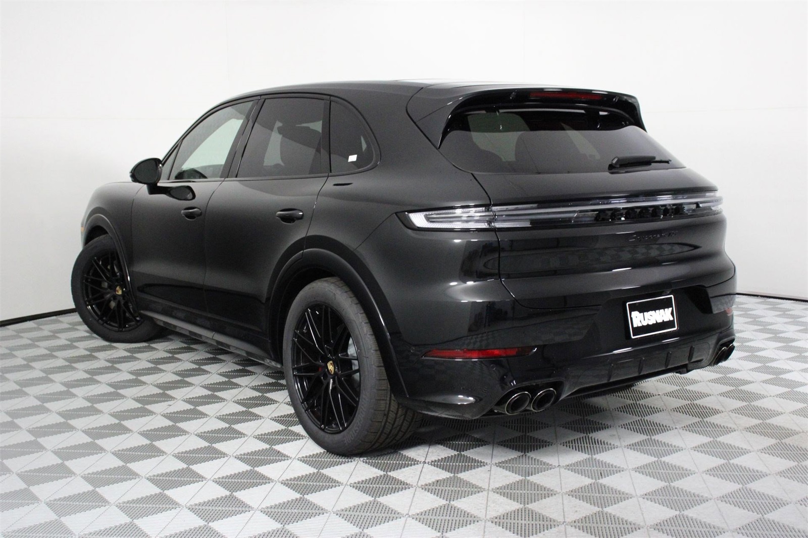 2025 Porsche Cayenne GTS photo 3