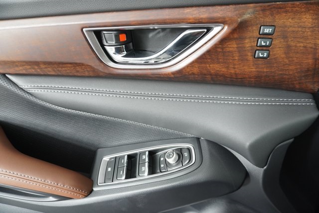 2025 Subaru Ascent Touring photo 9