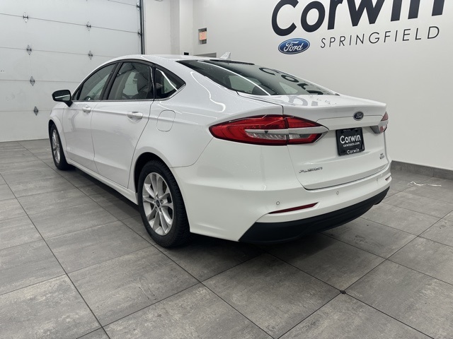 2020 Ford Fusion SE photo 2