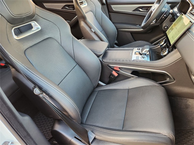 2025 Jaguar F-PACE P250 R-Dynamic S photo 6