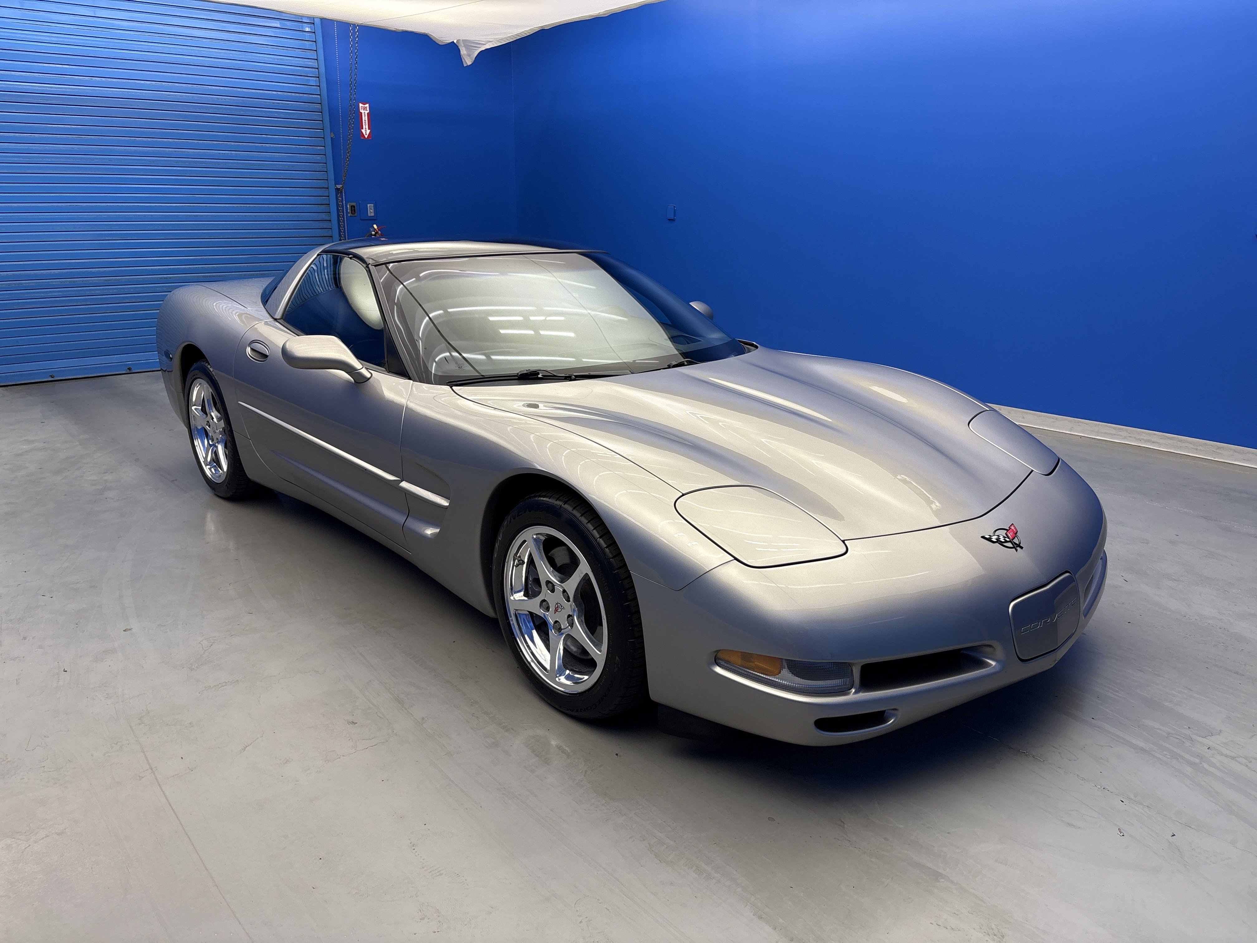 2000 Chevrolet Corvette photo 2