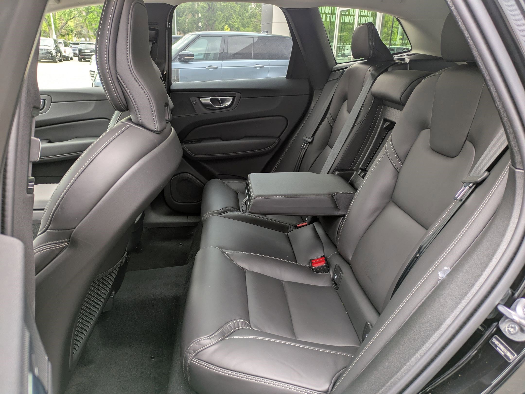 2025 Volvo XC60 photo 14