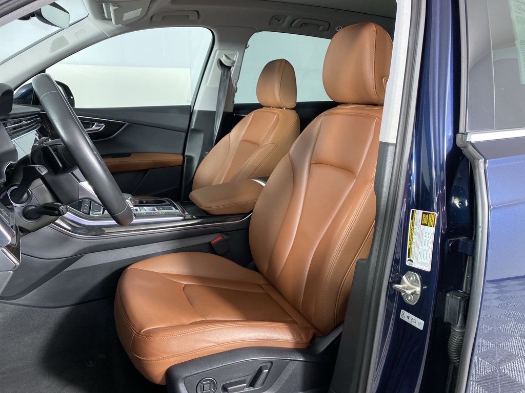 2023 Audi Q7 55 Premium Plus photo 5